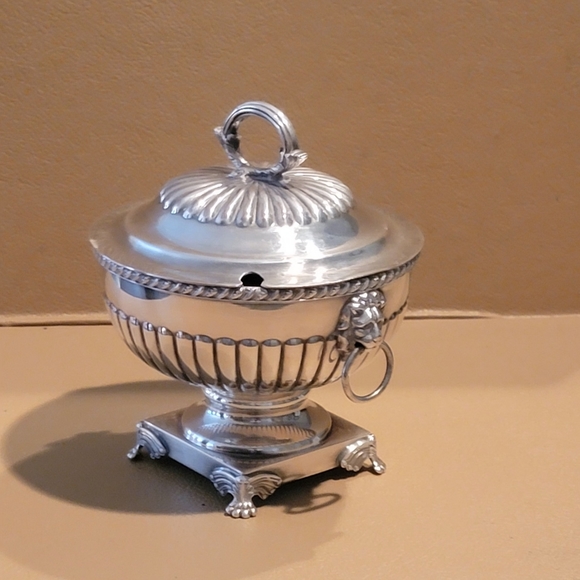 VINTAGE ENGLISH SILVER PLATED TUREEN 6X7" W/ LIONS HEAD HANDLES - Picture 13 of 13